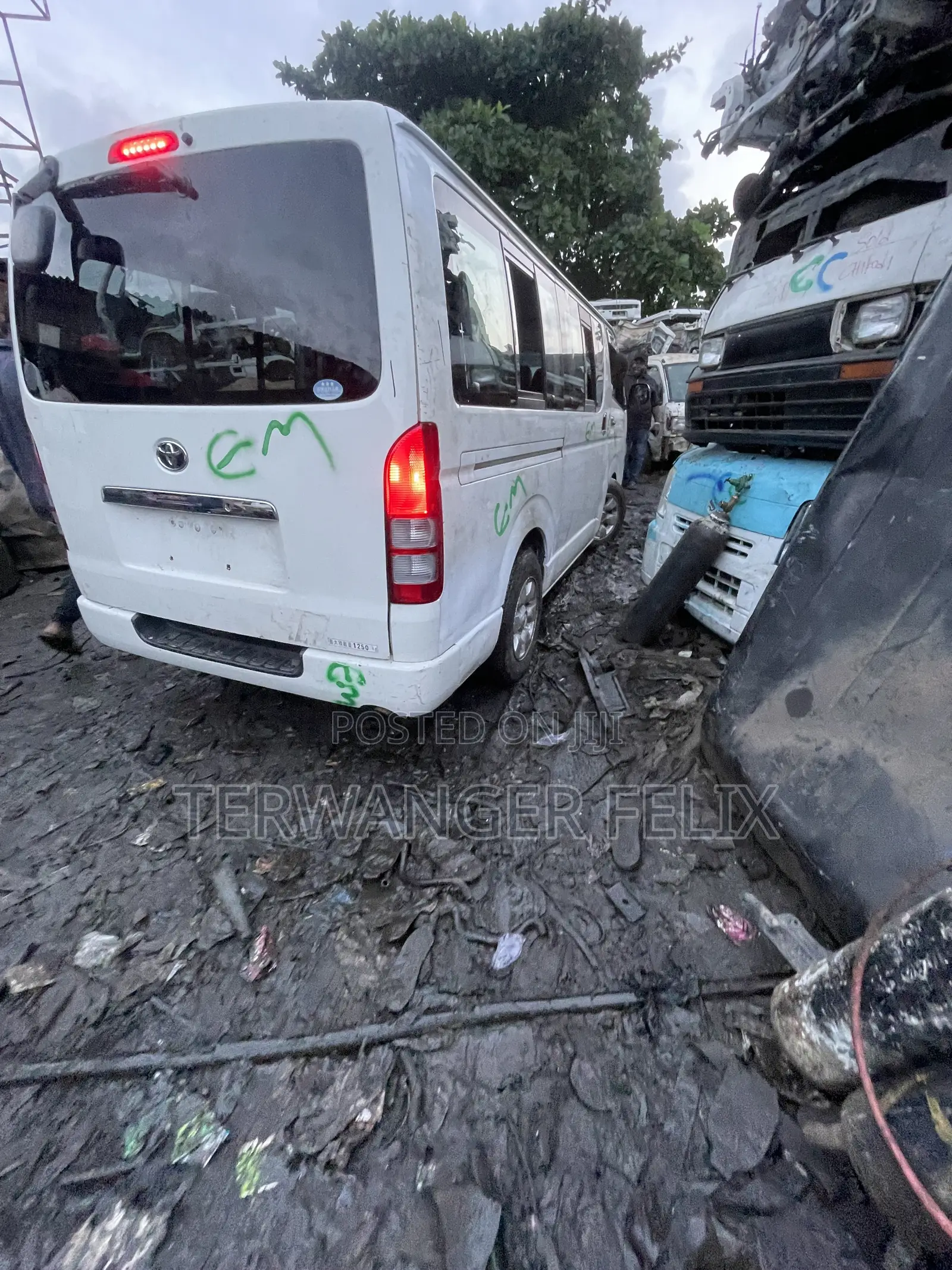 Toyota HiAce 2010 White