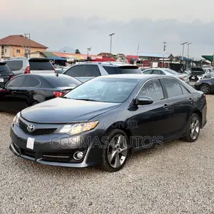 Toyota Camry SE 4dr Sedan (2.5L 4cyl 6A) 2012 Gray