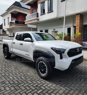Toyota Tacoma TRD Off-Road Double Cab 4WD 5.0 ft. SB (Automatic) 2025 White