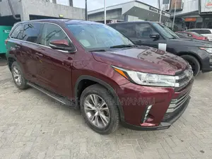 Toyota Highlander LE 4dr SUV AWD (3.5L 6cyl 6A) 2015