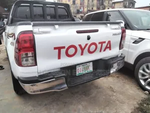 Toyota Hilux 2019 White
