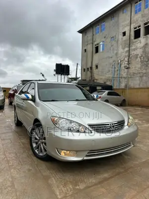 Toyota Camry SE V6 4dr Sedan (3.3L 6cyl 5A) 2005 Silver