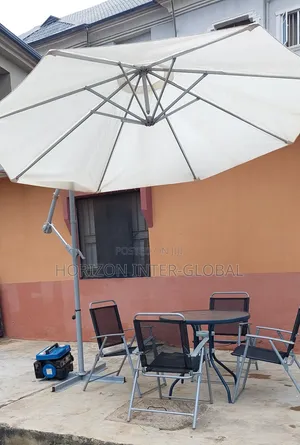 Outdoor Cantilever Umbrella