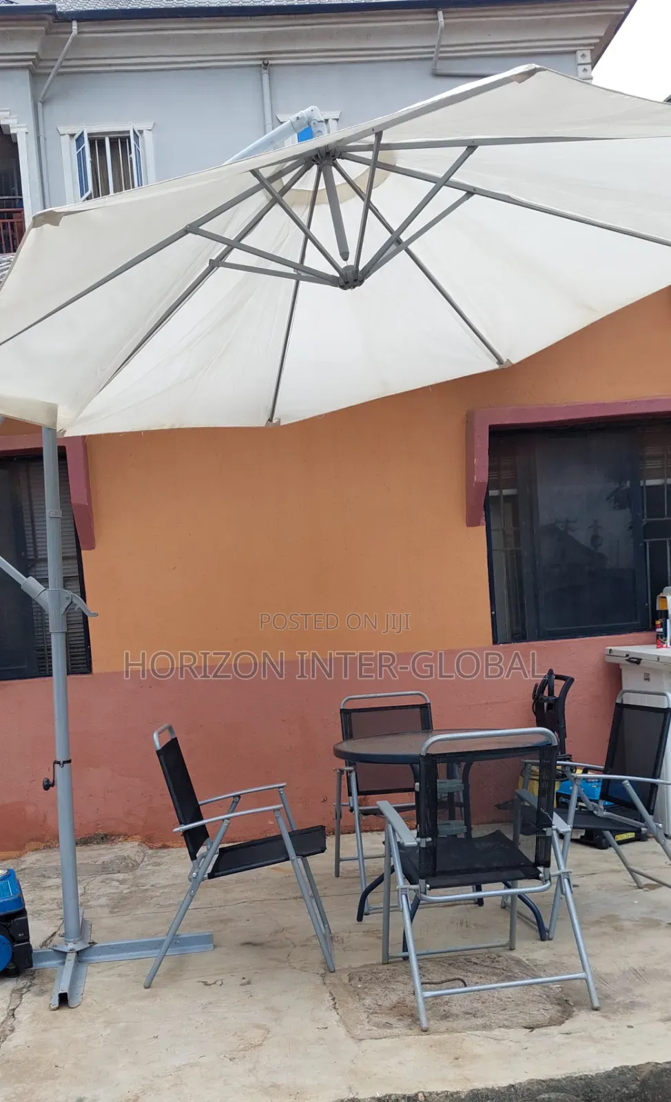 Outdoor Cantilever Umbrella