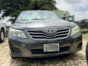 Toyota Camry LE 4dr Sedan (2.5L 4cyl 6AM) 2010 Gray