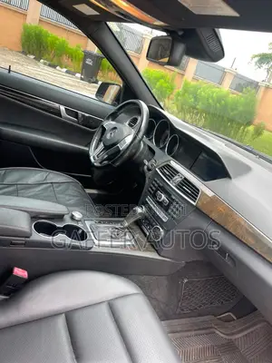 Mercedes-Benz C300 Sport 4Matic Sedan AWD (3.0L 6cyl 7A) 2012 Black