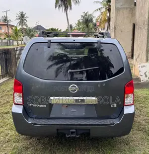 Nissan Pathfinder 2005 Gray
