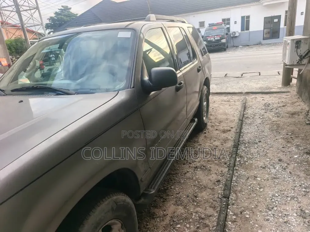 Ford Explorer 2005 Brown
