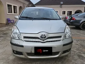 Toyota Verso 1.8 2009 Silver