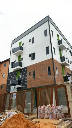 3bdrm Block of Flats in Alagomeji for rent