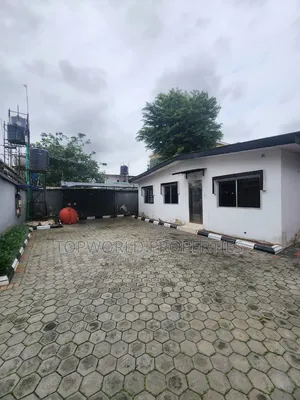 3bdrm Bungalow in Ikeja Gra for rent