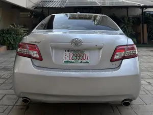 Toyota Camry LE V6 4dr Sedan (3.5L 6cyl 6A) 2011 Silver