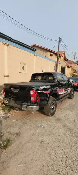 Toyota Hilux SR5 BLACK 4x4 2015 Black