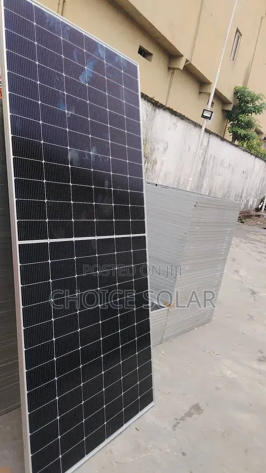 585w Grade a Solar Panel