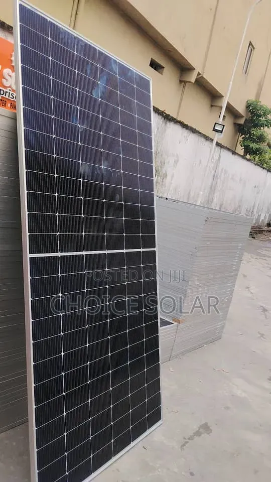 585w Grade a Solar Panel