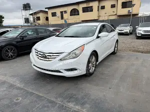 Hyundai Sonata GLS Sedan FWD (2.4L 4cyl 6A) 2013 White