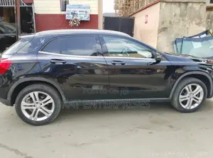 Mercedes-Benz GLA 250 2015 Black
