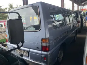 Mitsubishi L300 2005 Blue