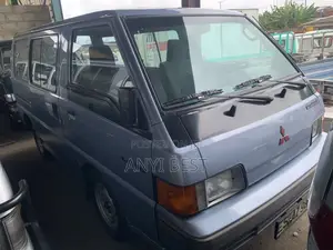 Mitsubishi L300 2005 Blue