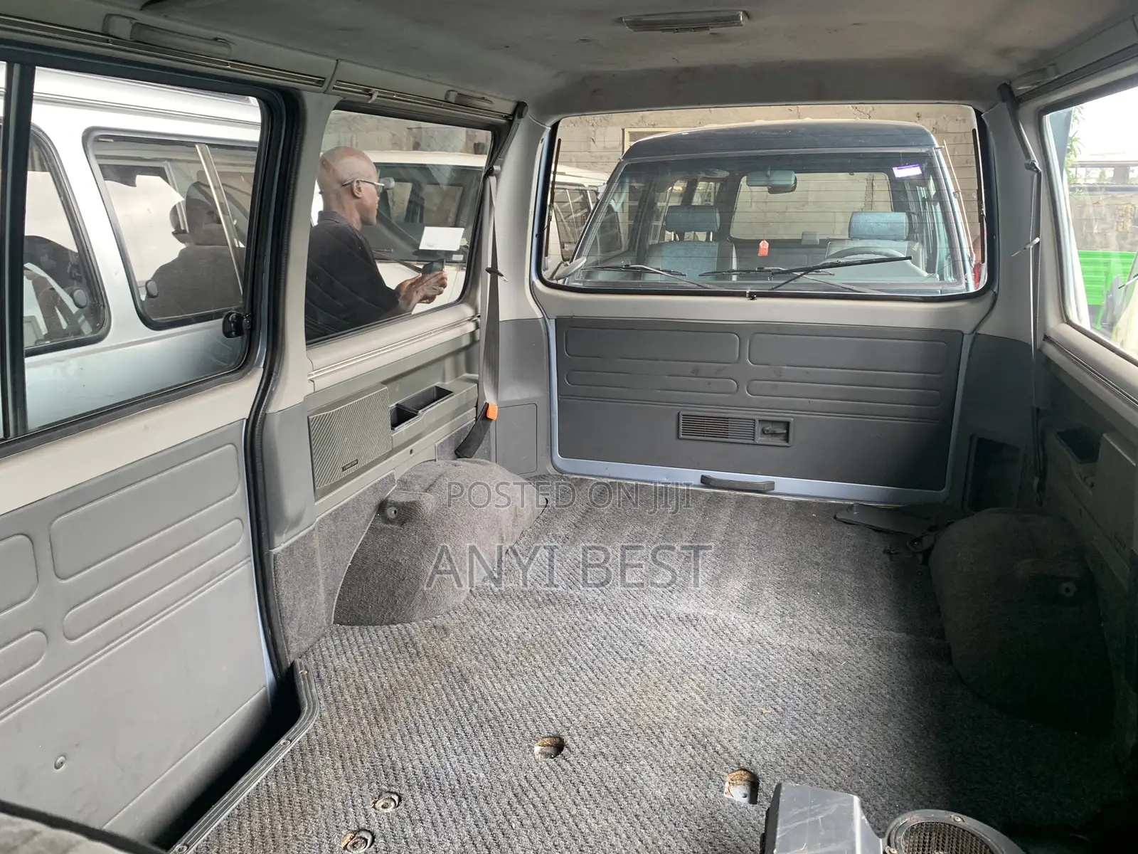 Mitsubishi L300 2005 Blue