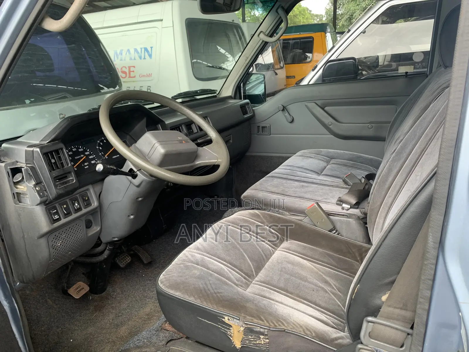 Mitsubishi L300 2005 Blue