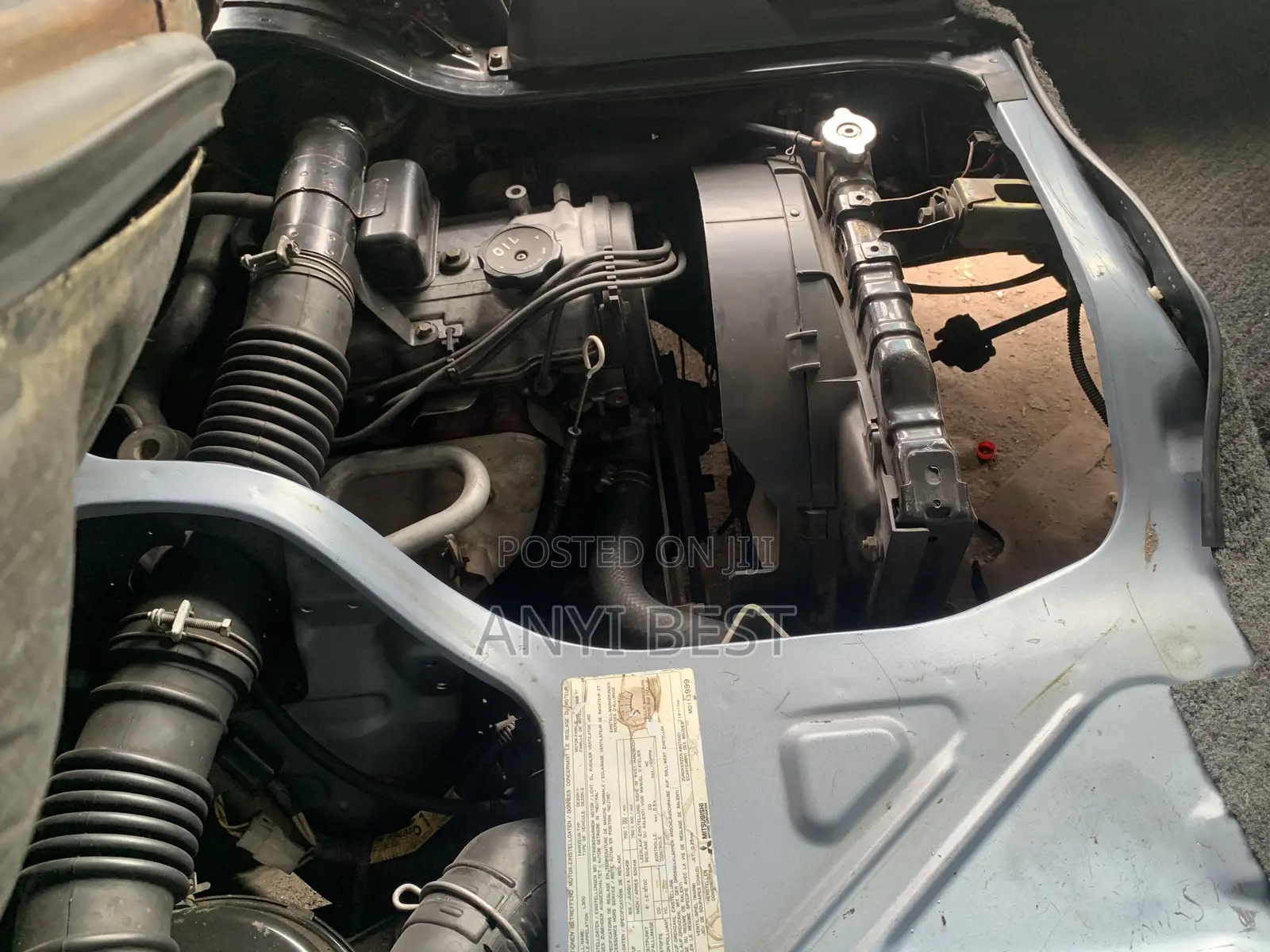 Mitsubishi L300 2005 Blue