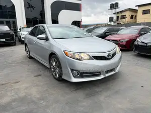 Toyota Camry SE 4dr Sedan (2.5L 4cyl 6A) 2014 Silver