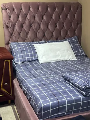 Bed/Bedframe