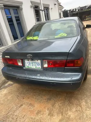 Toyota Camry XLE V6 4dr Sedan (3.0L 6cyl 4A) 2001 Gray