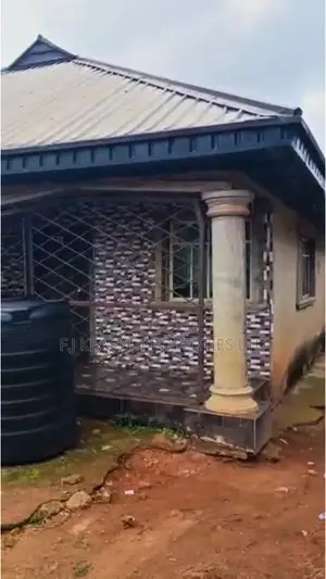 5bdrm Block of Flats in Edo State for sale
