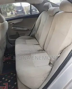 Toyota Corolla 2010 Silver