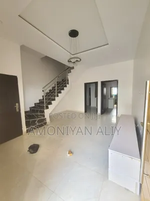 3bdrm Duplex in Ikota for sale