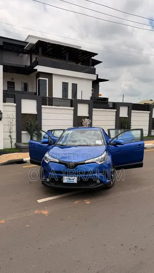 Toyota C-HR 2018 Blue