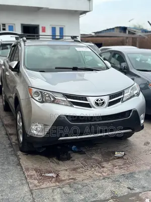 Toyota RAV4 Limited 4dr SUV AWD (2.5L 4cyl 6A) 2015 Silver