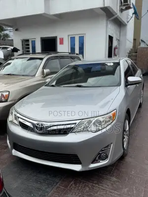 Toyota Camry LE 4dr Sedan (2.5L 4cyl 6A) 2014 Silver