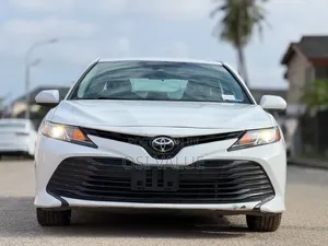Toyota Camry 2019 White
