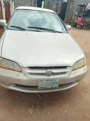 Honda Accord 2000 Gold