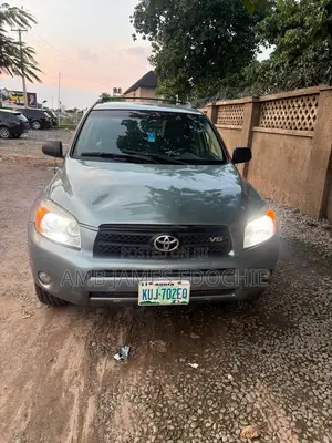 Toyota RAV4 V6 2009 Green