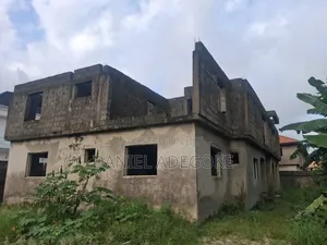 Uncompleted 4units of 3bedroom Flats
