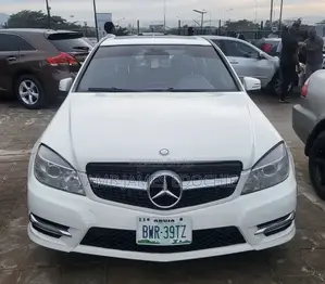 Mercedes-Benz C300 Luxury Sedan AWD (3.0L 6cyl 7A) 2009 White