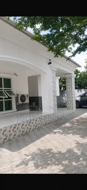 For Sale- Spacious 3 Bed Fully Detached Bungalow With 2 Selfcon BQ