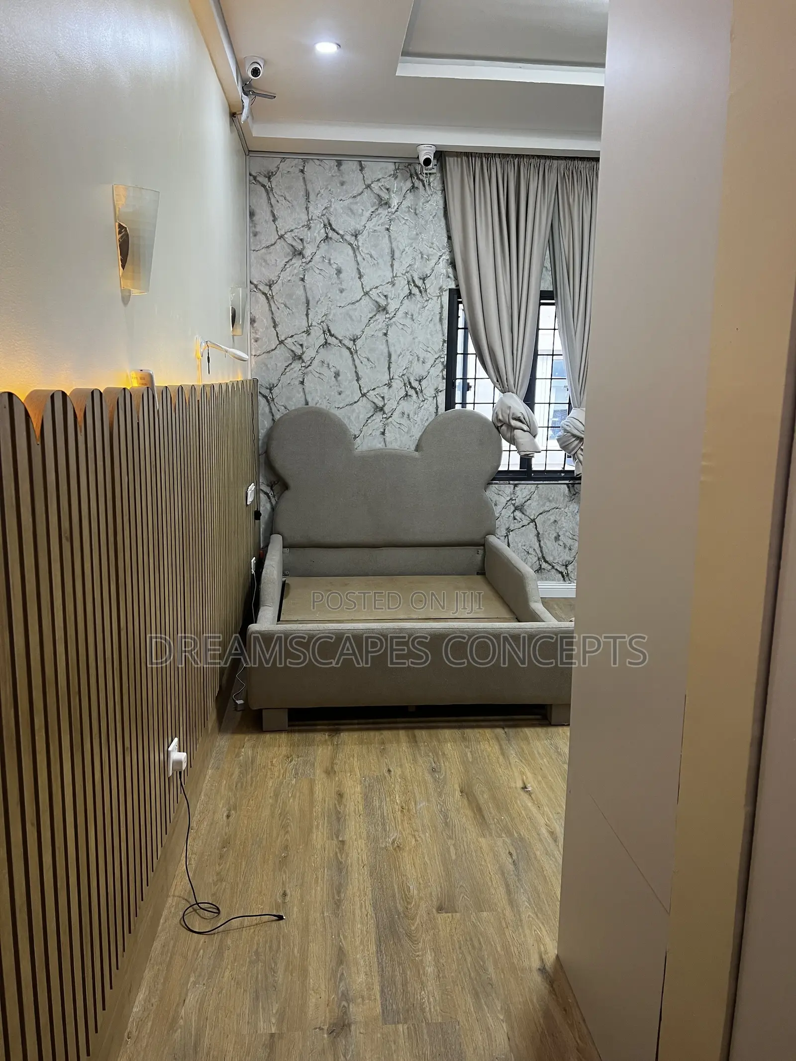 LUXURY 4.5ft × 6ft UPHOLSTERED BED