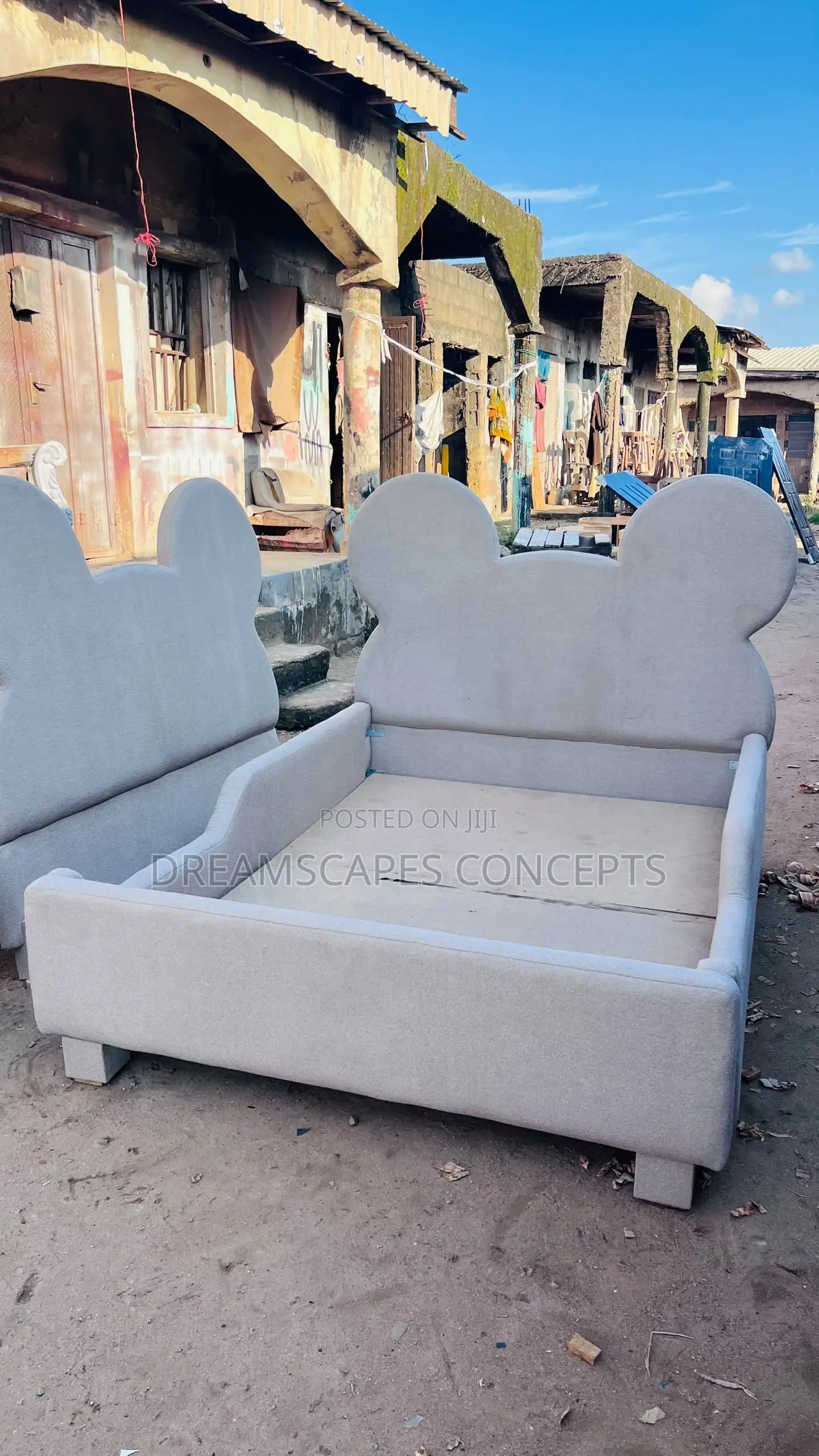 LUXURY 4.5ft × 6ft UPHOLSTERED BED