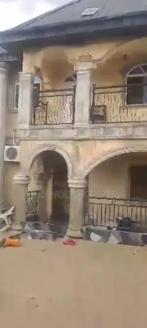 3bdrm Block of Flats in Alaba for sale