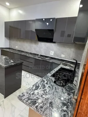 5bdrm Duplex in Chevron Drive for rent