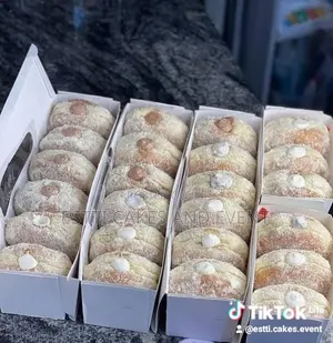 Estti Cakes