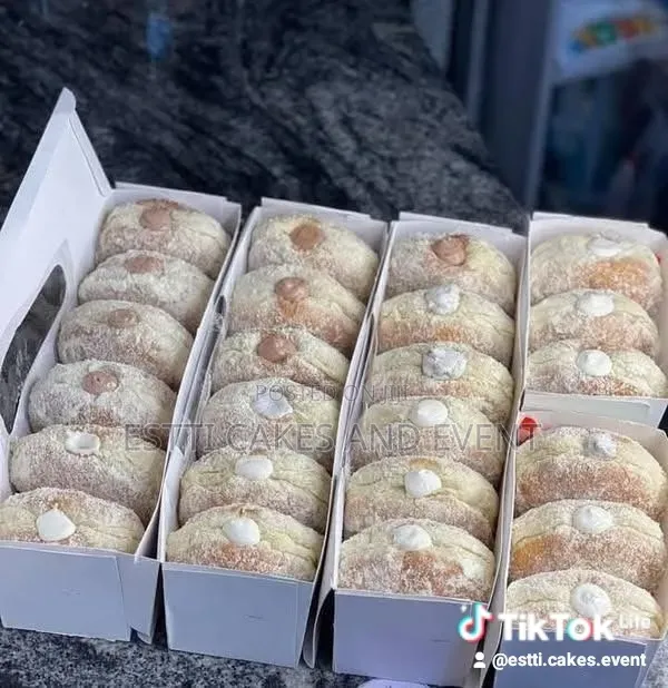 Estti Cakes