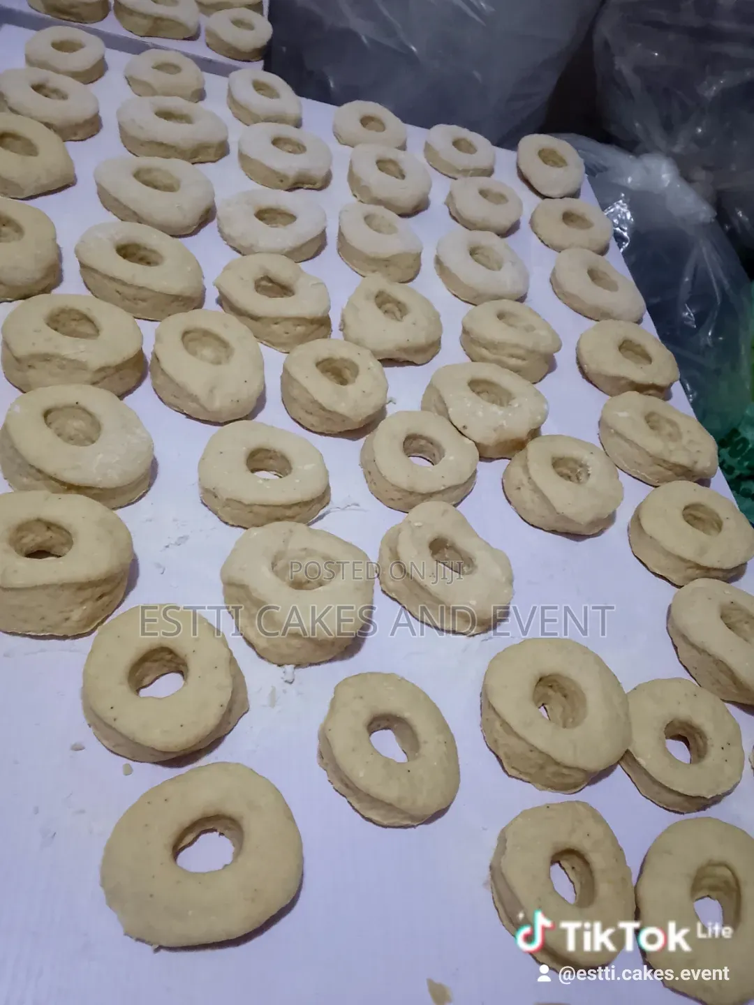 Estti Cakes
