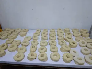 Estti Cakes
