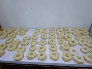 Estti Cakes